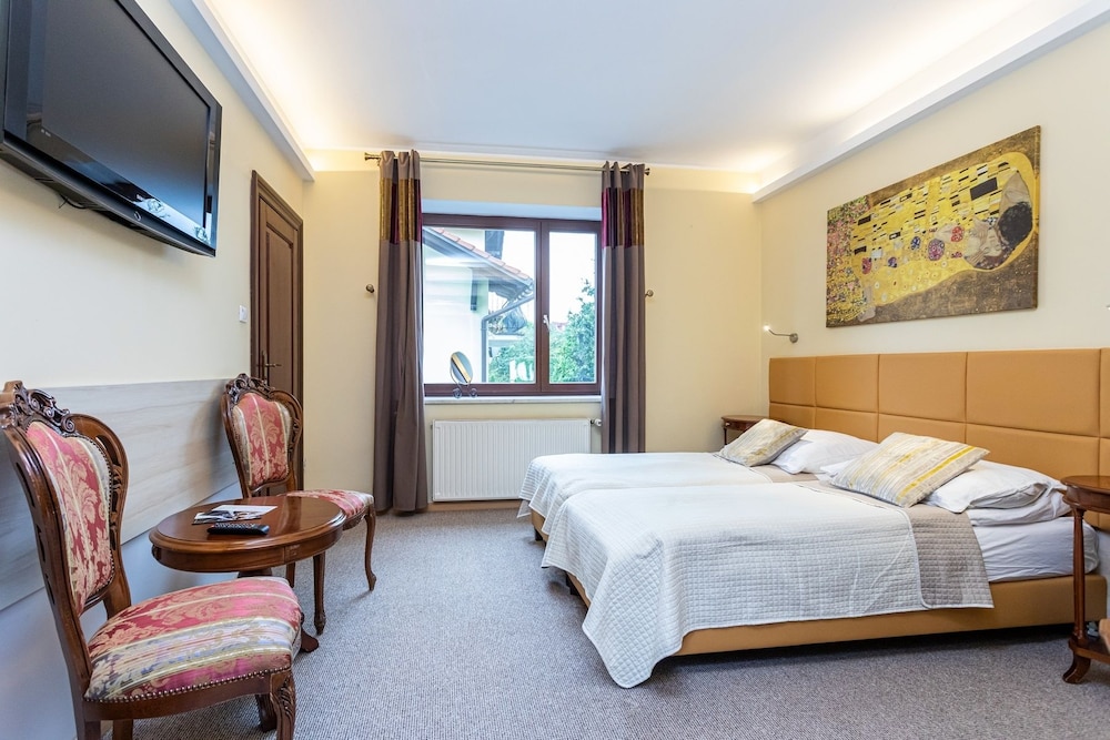 Standard, Twin Beds, Royal Residence 5/10