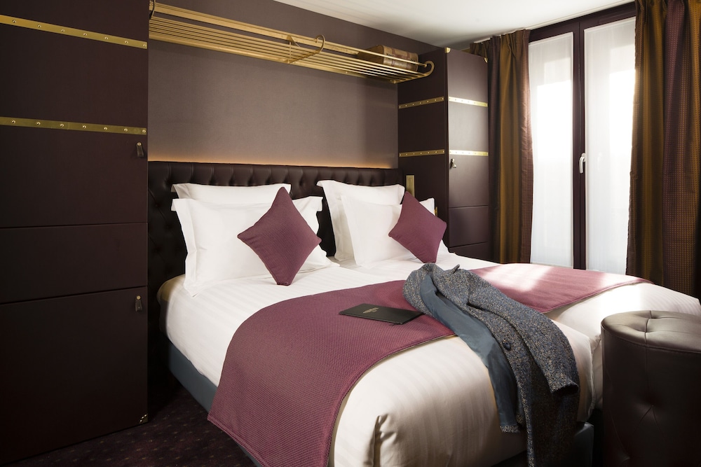 ROOM, TWIN BEDS