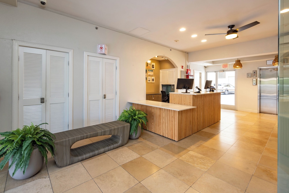 Regency on Beachwalk Waikiki by OUTRIGGER 11/50