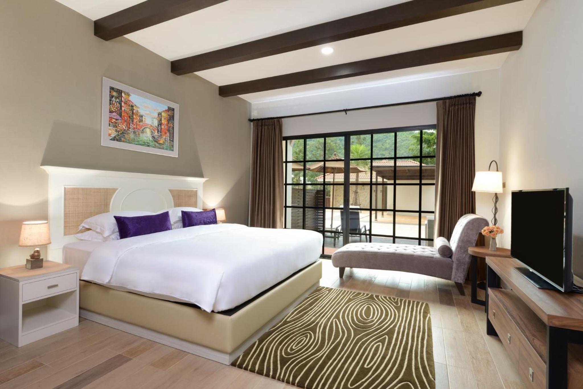 Room, Twin Beds, Pool View
