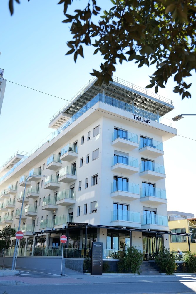 Hotel Triumf 5/50