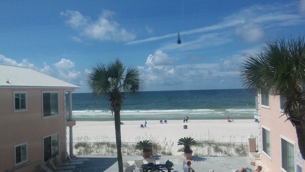 Pineapple Villas On Laguna Beach image