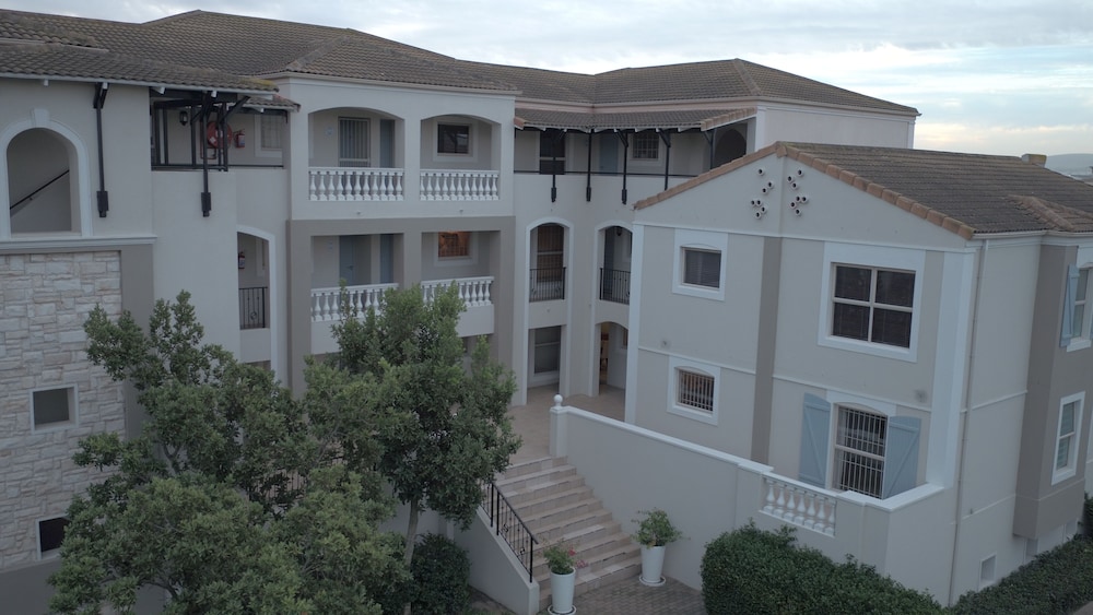 Bougain Villas Apartments 3/26