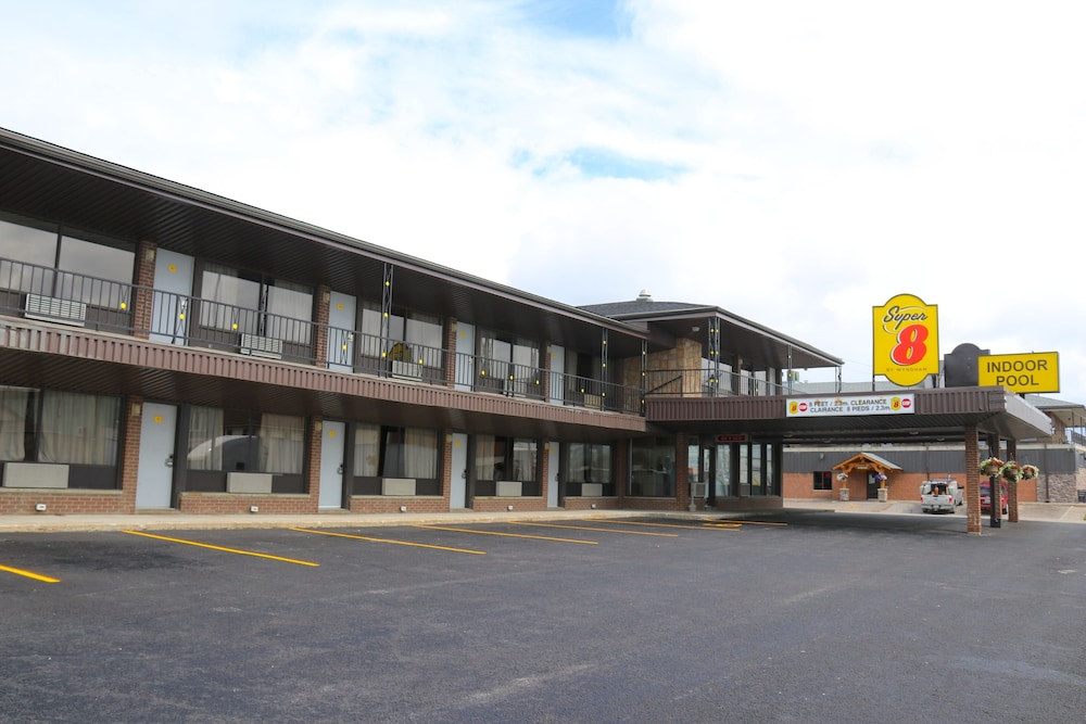 Super 8 By Wyndham Hearst On 40/48