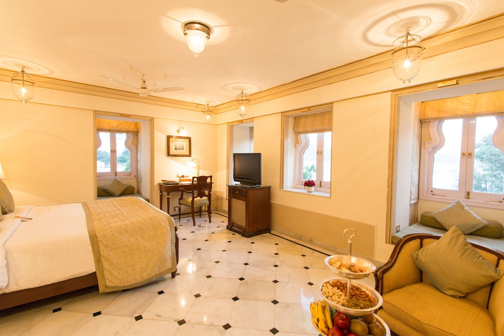Taj Fateh Prakash Palace 6/54