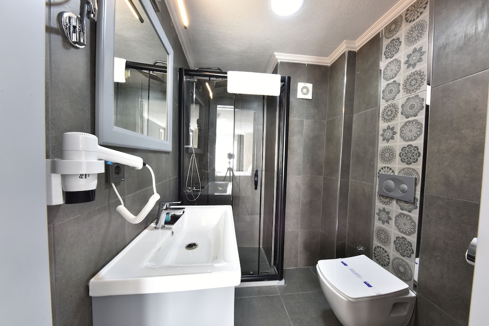 Almina Inn Hotel 49/50