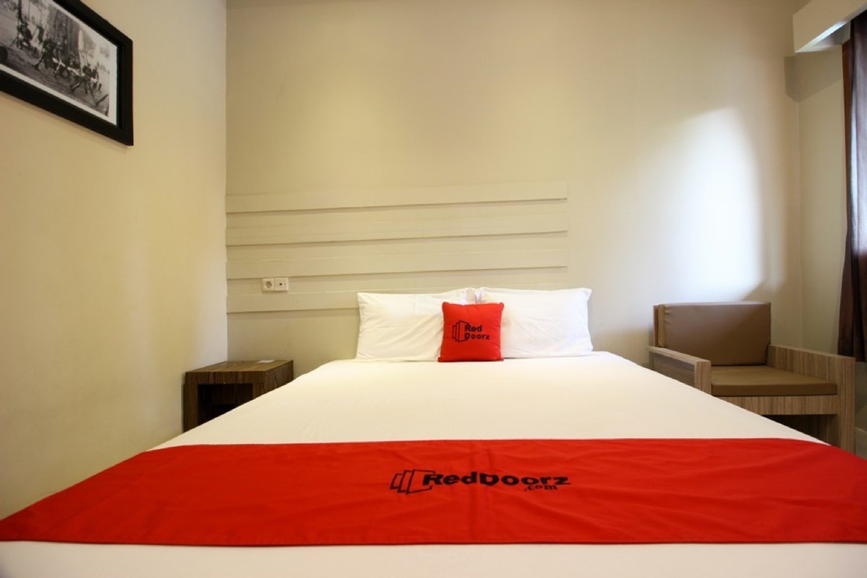 Reddoorz Plus @ Jalan Damai 2 8/24