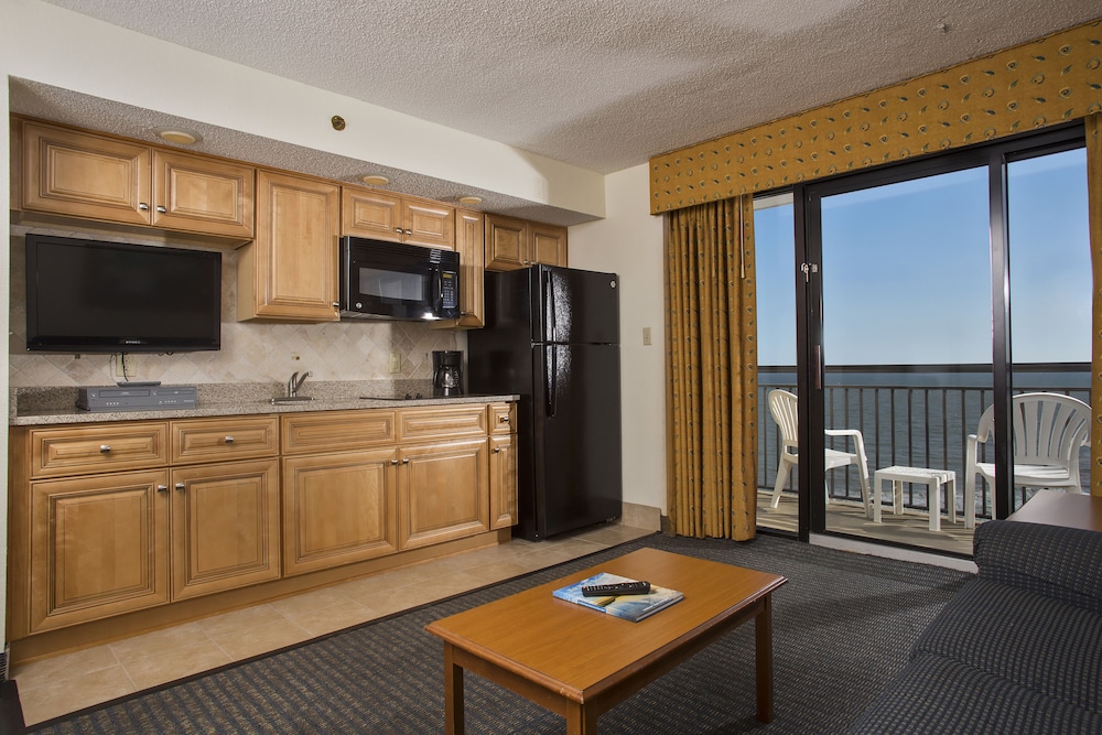 Beach Cove Resort 11/75