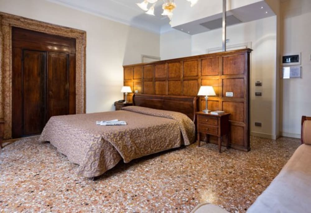 ROOM, DOUBLE BED, CANAL VIEW
