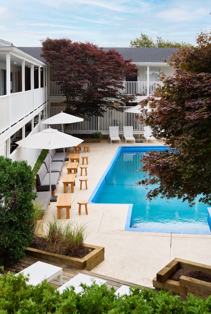 Bluebird Parker Beach Lodge 25/27