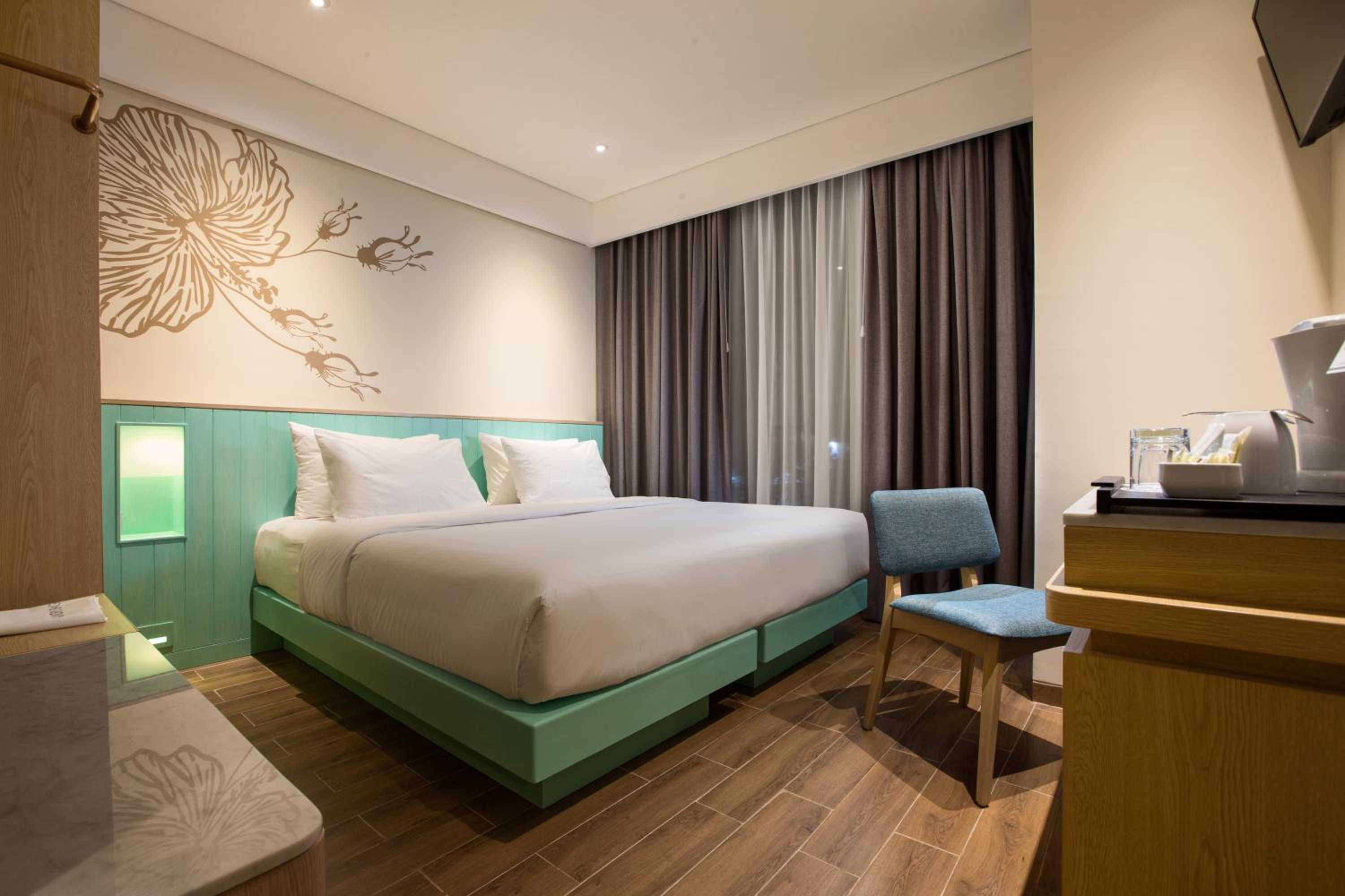 Hollywood, Superior, Twin Beds