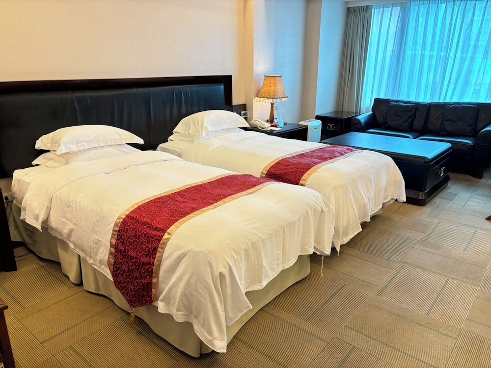 DELUXE, TWIN BEDS