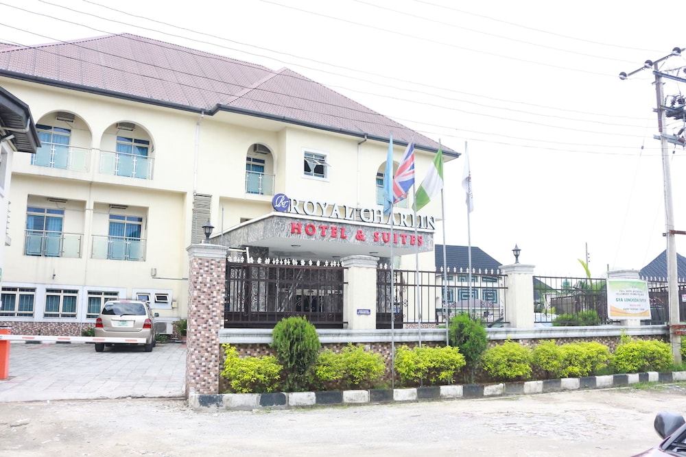 Royal Charlin Hotel And Suites 2/24