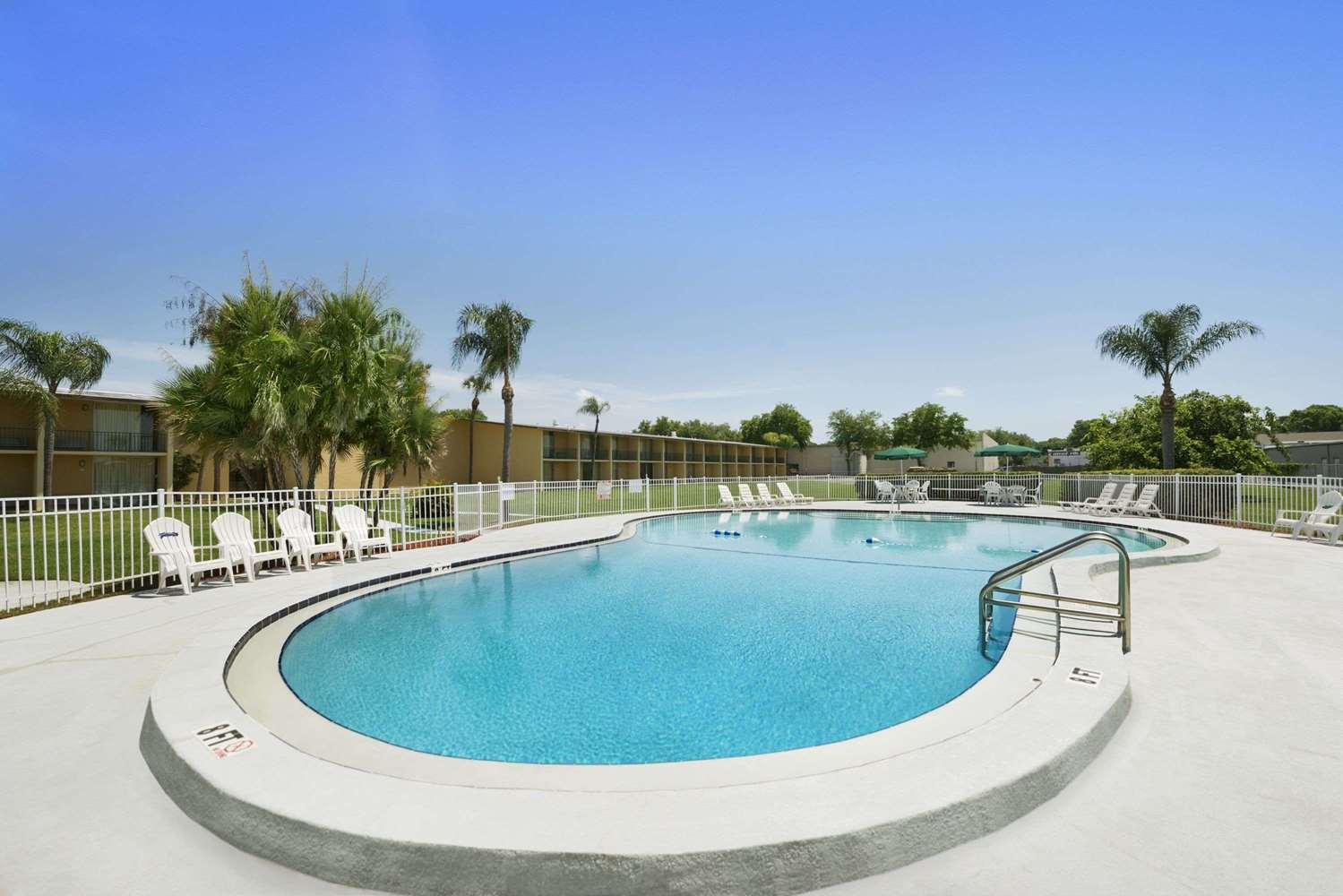 Howard Johnson By Wyndham Winter Haven Fl 21/22