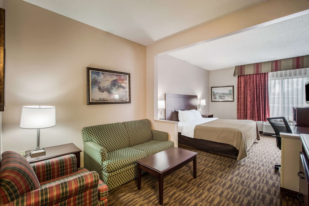 Quality Inn & Suites Lawrence - University Area 20/39