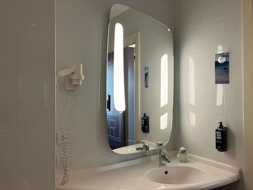 Ibis Milano Fiera 67/70