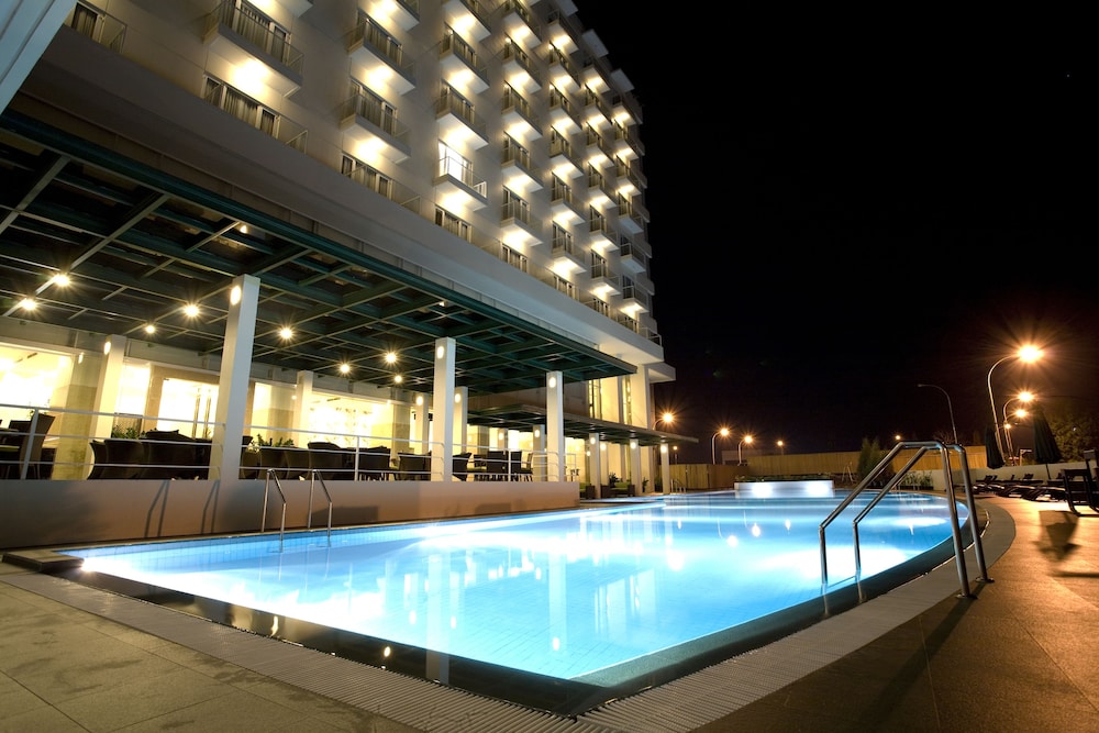 Sintesa Peninsula Hotel 6/40