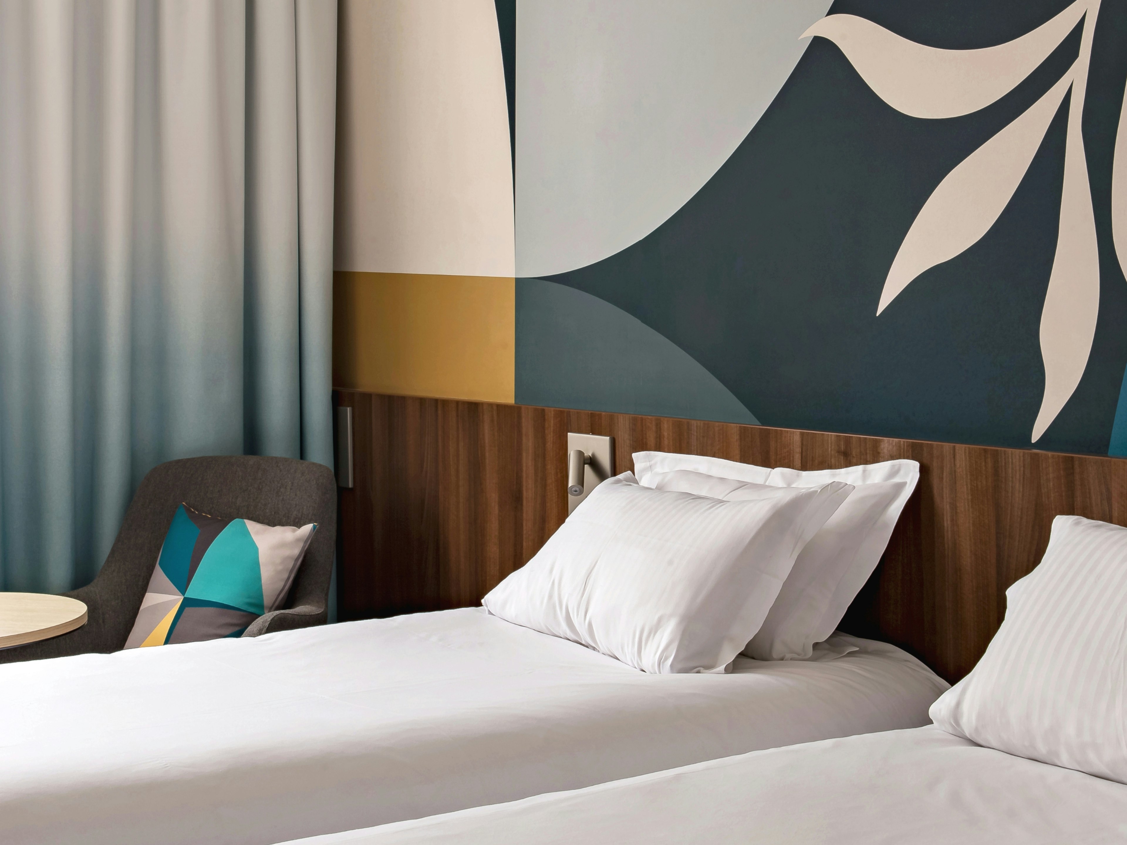 Holiday inn Marseille Airport (Ex Golden Tulip) 31/81