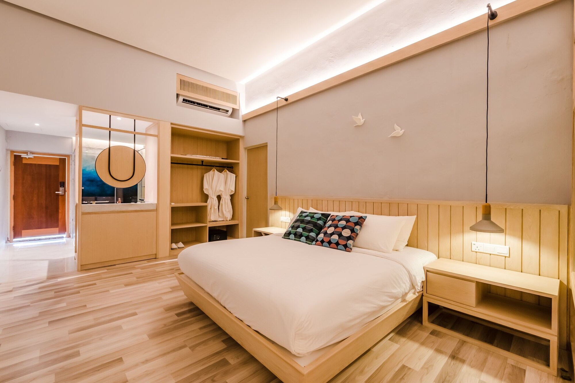 COURTYARD, SUITE