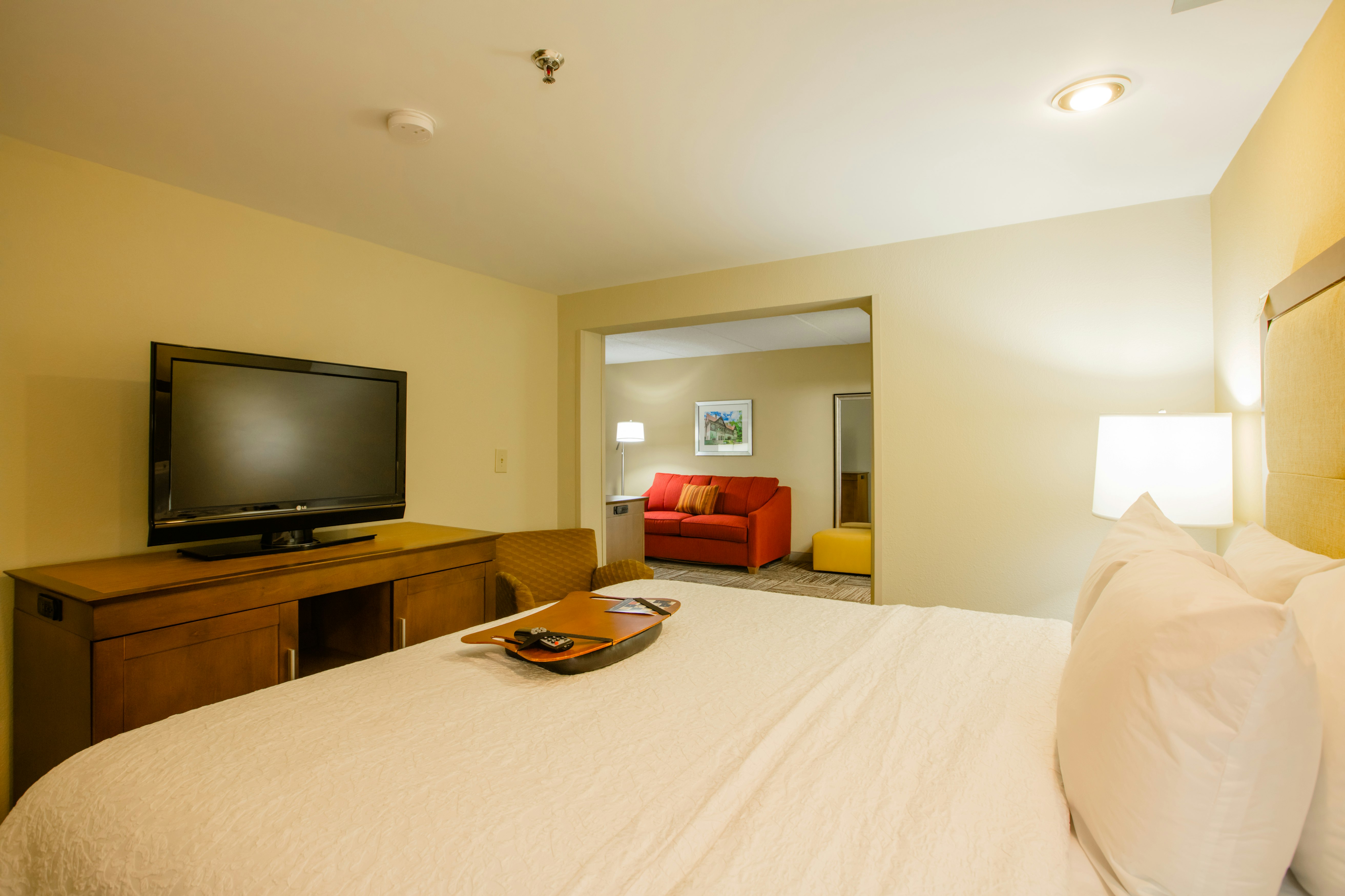 STUDIO, SUITE, KING BED