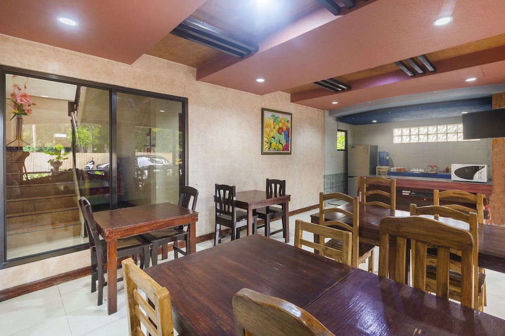 OYO 426 Coco Grove Tourist Inn 29/34