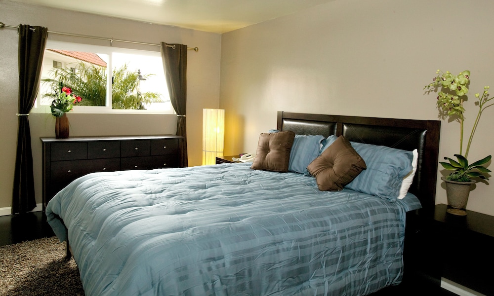 1 Bedroom, West, Premier, King Bed