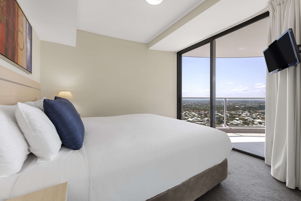 Oaks Brisbane Aurora Suites 16/74