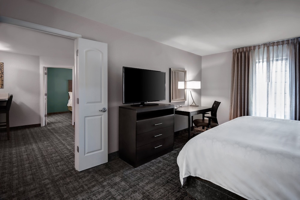 Staybridge Suites Holland 15/64