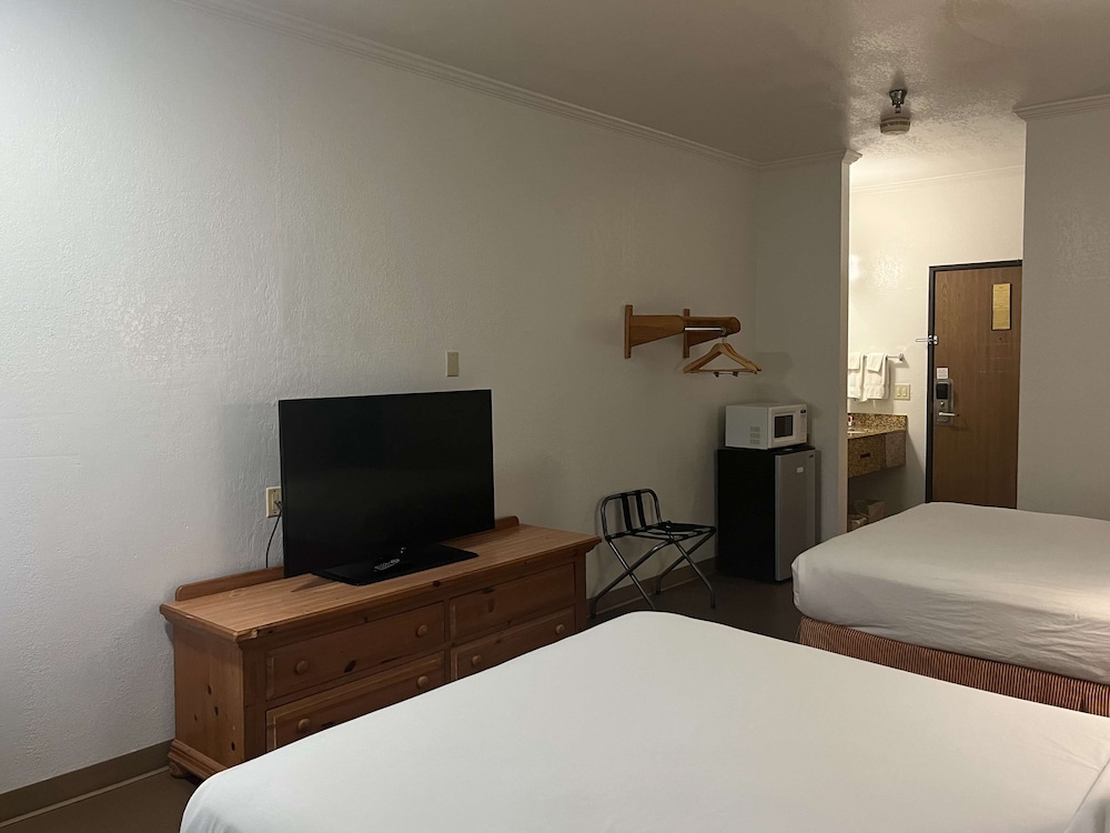 Motel6 Portland, IN 13/23