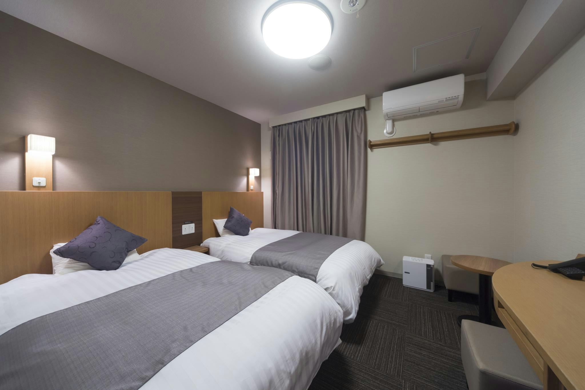 Room, Twin Beds