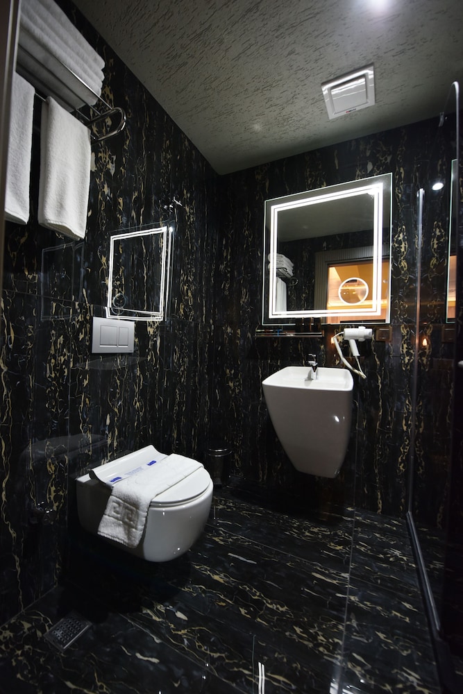 Bayberd Hotel 33/34