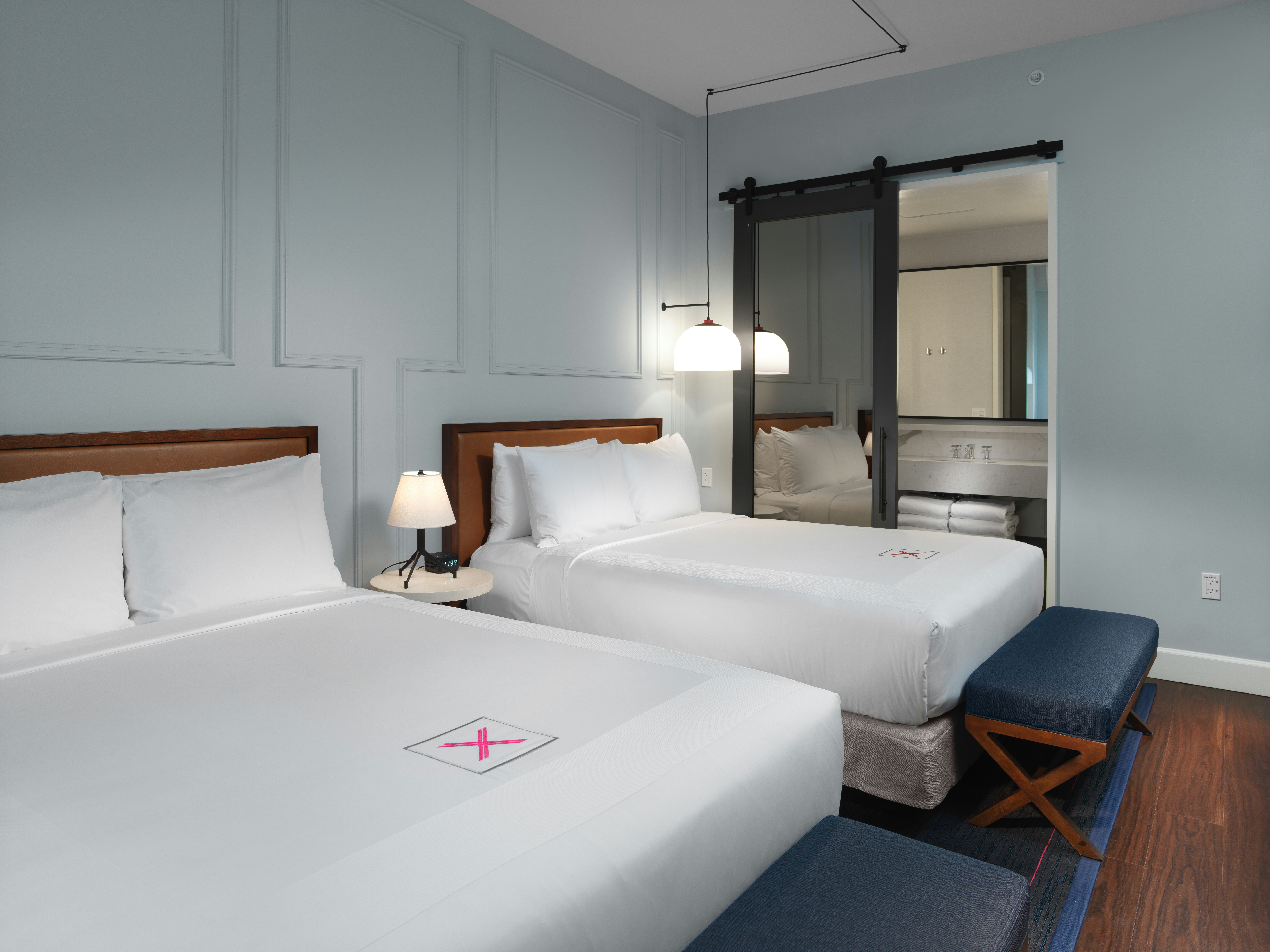 Axiom Hotel 14/76