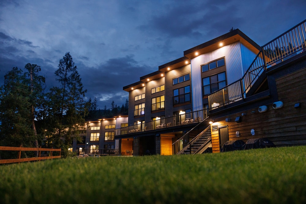 Basecamp Resorts Revelstoke 2/42