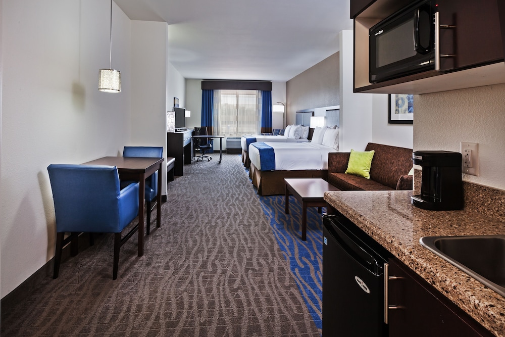 Holiday Inn Express And Suites Glenpool Tulsa South 39/52