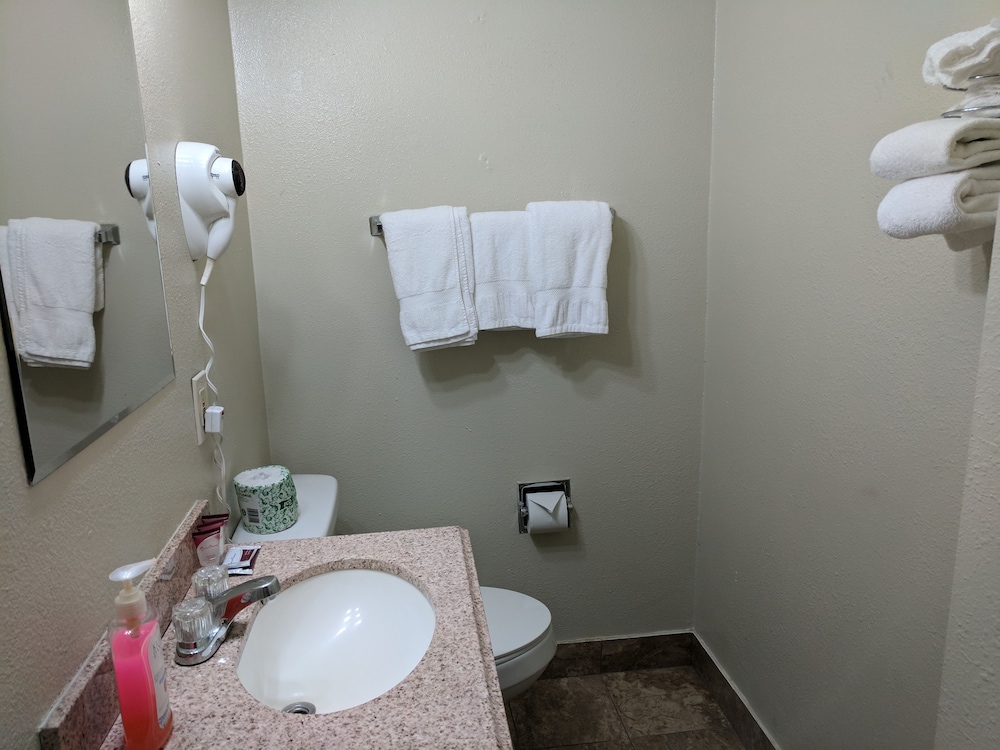 La Hacienda Motel 64/65