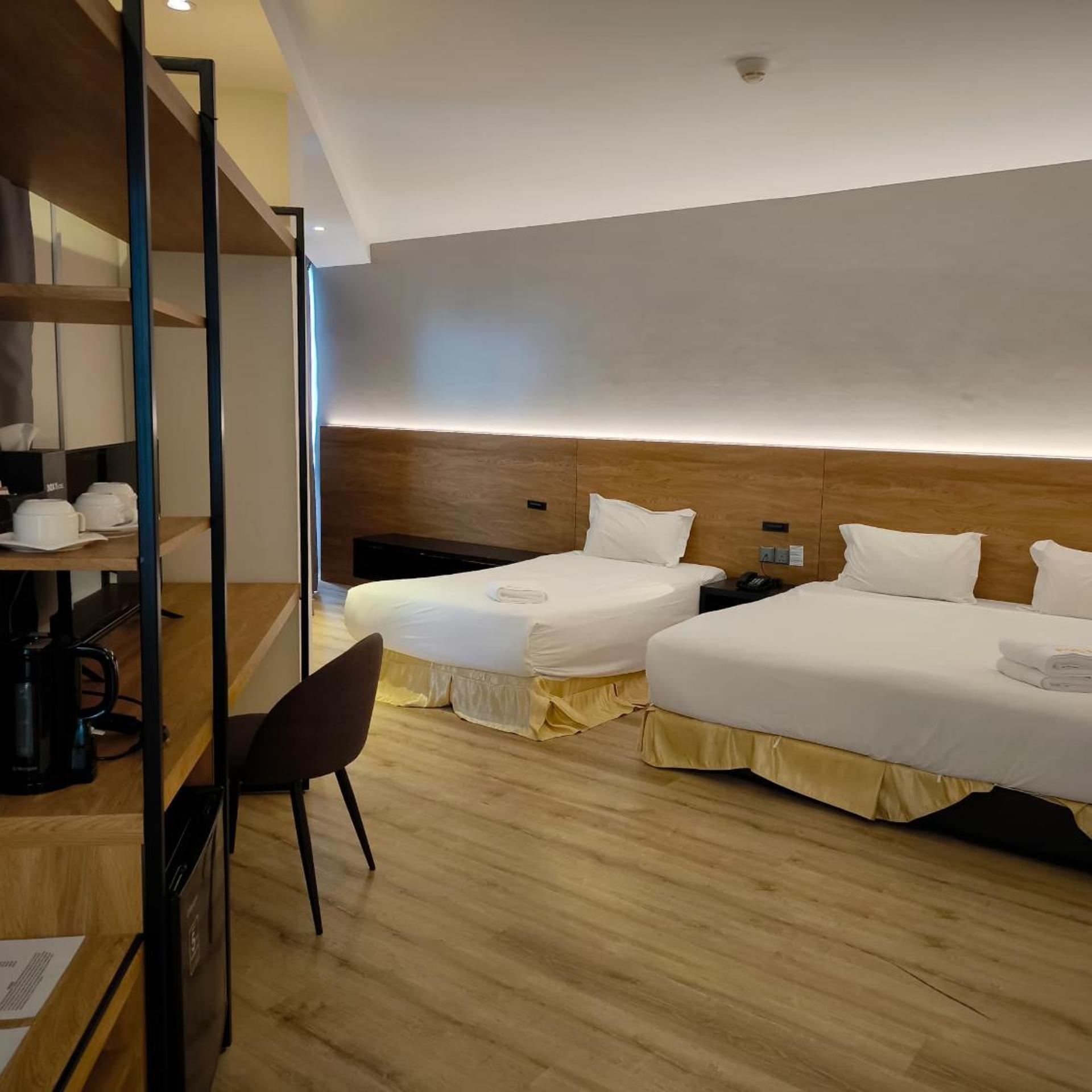 غرفة ديلوكس ثلاثية، Roxy Hotel Padungan 4/8