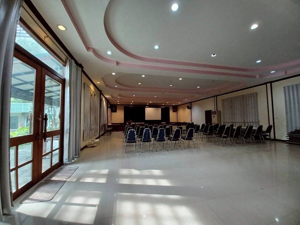 Aioun At Amphawa 30/50