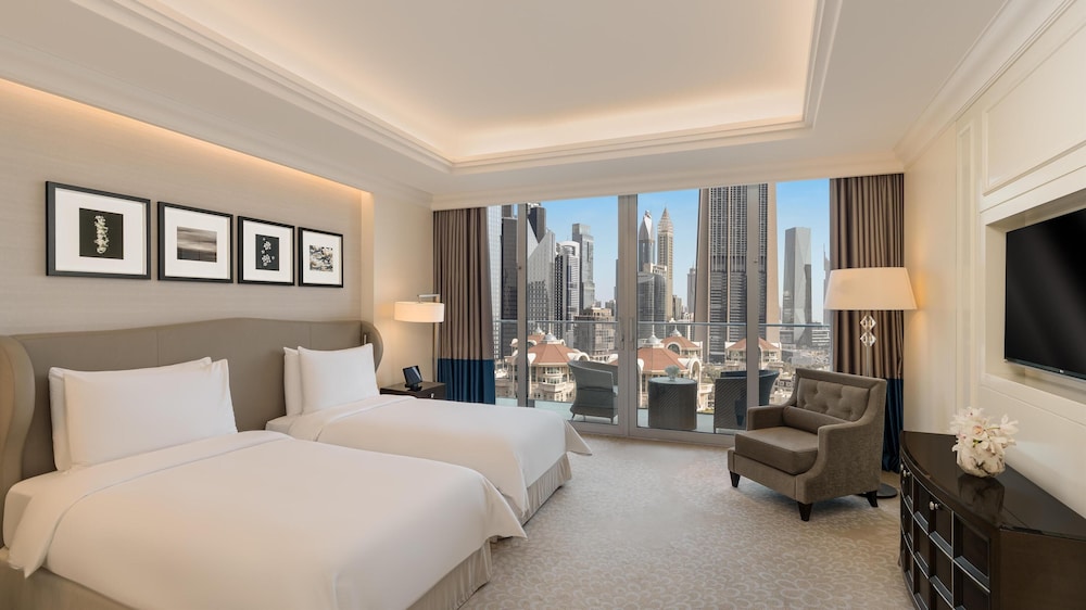 DELUXE, TWIN BEDS, CITY VIEW