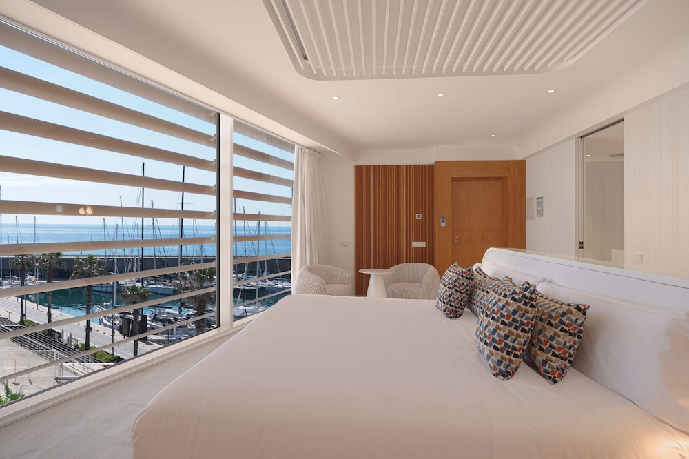 Privilege, King Bed, Accessible