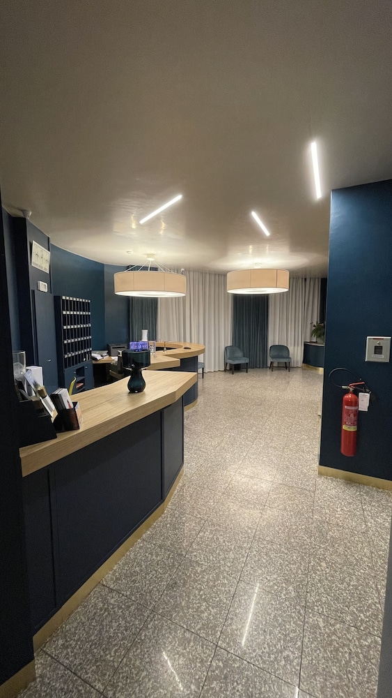 Delta Hotel 3/36