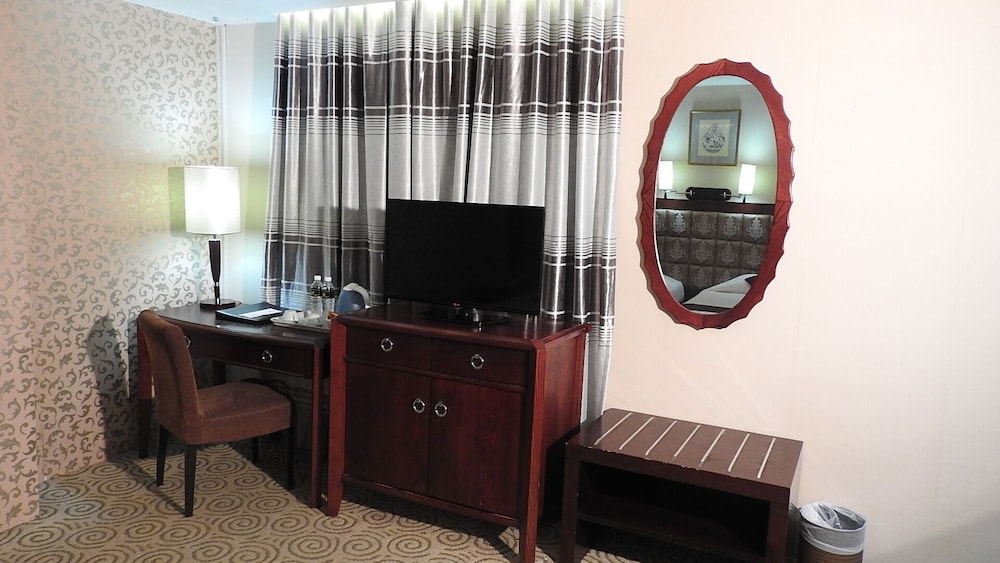 Crown Vista Hotel 45/50