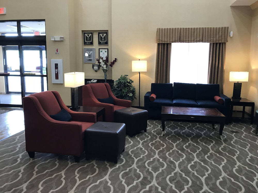 Comfort Suites Fredericksburg North 24/35