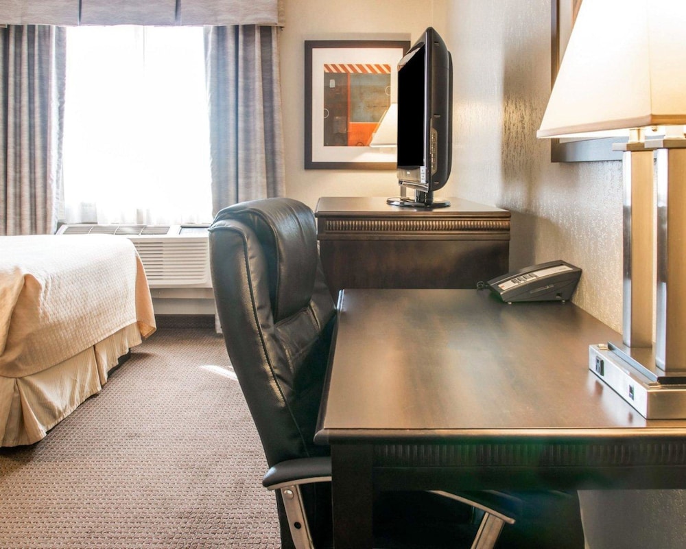 Quality Inn Suites Next To the Casino 25/35