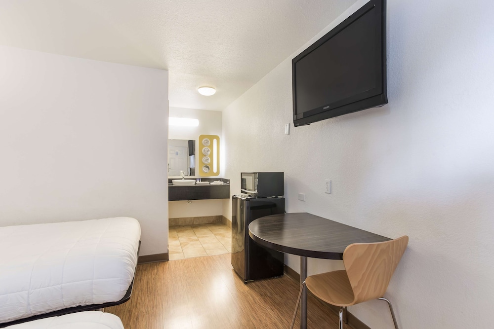 Americas Best Value Inn Bowling Green 22/28