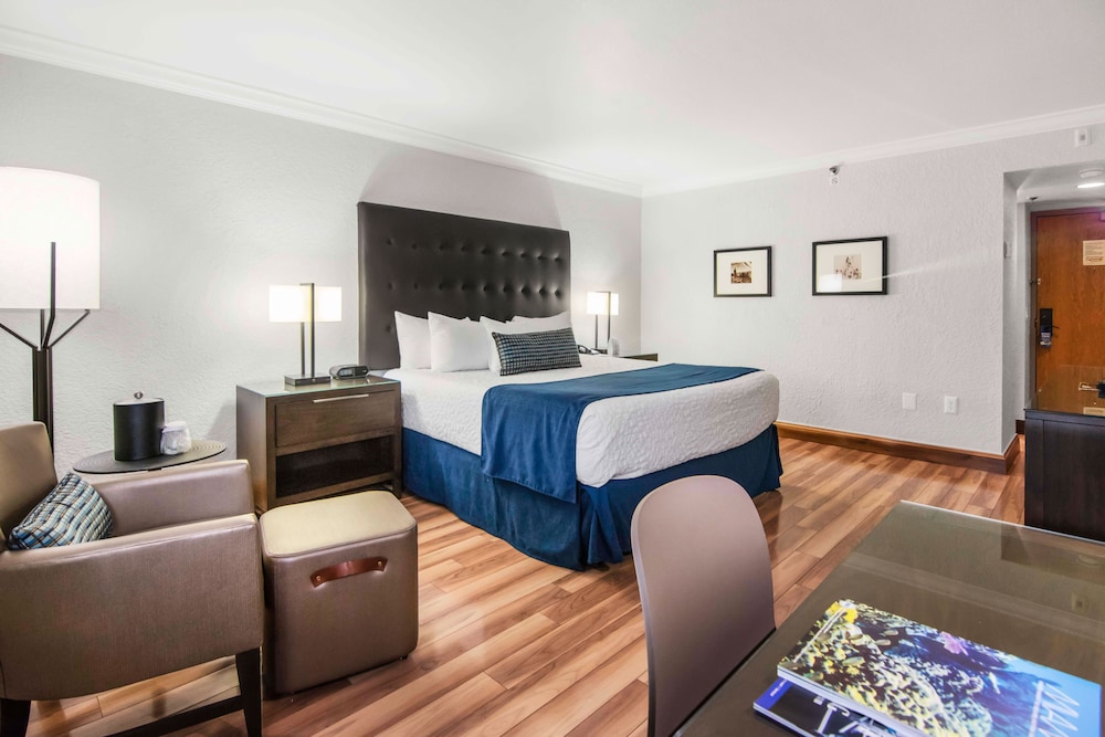 Miami Lakes Hotel 21/48