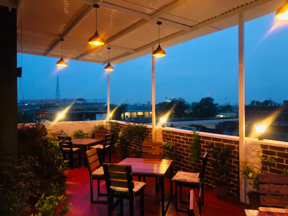 HOTEL CLASSIC INN 52/62