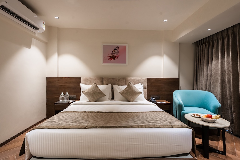 DELUXE, DOUBLE BED