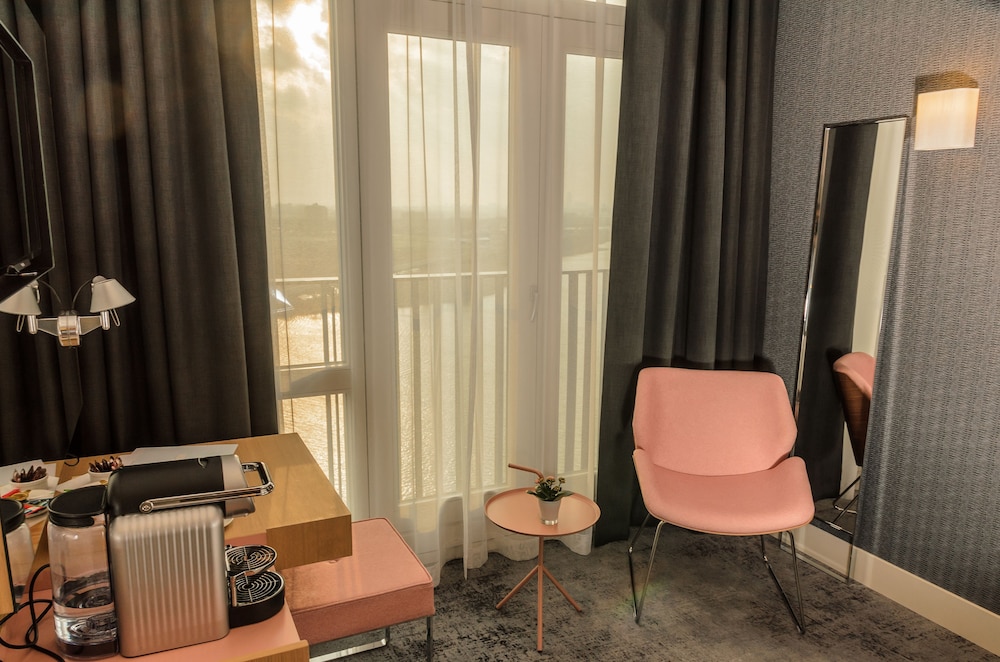 Amadi Panorama Hotel 56/61