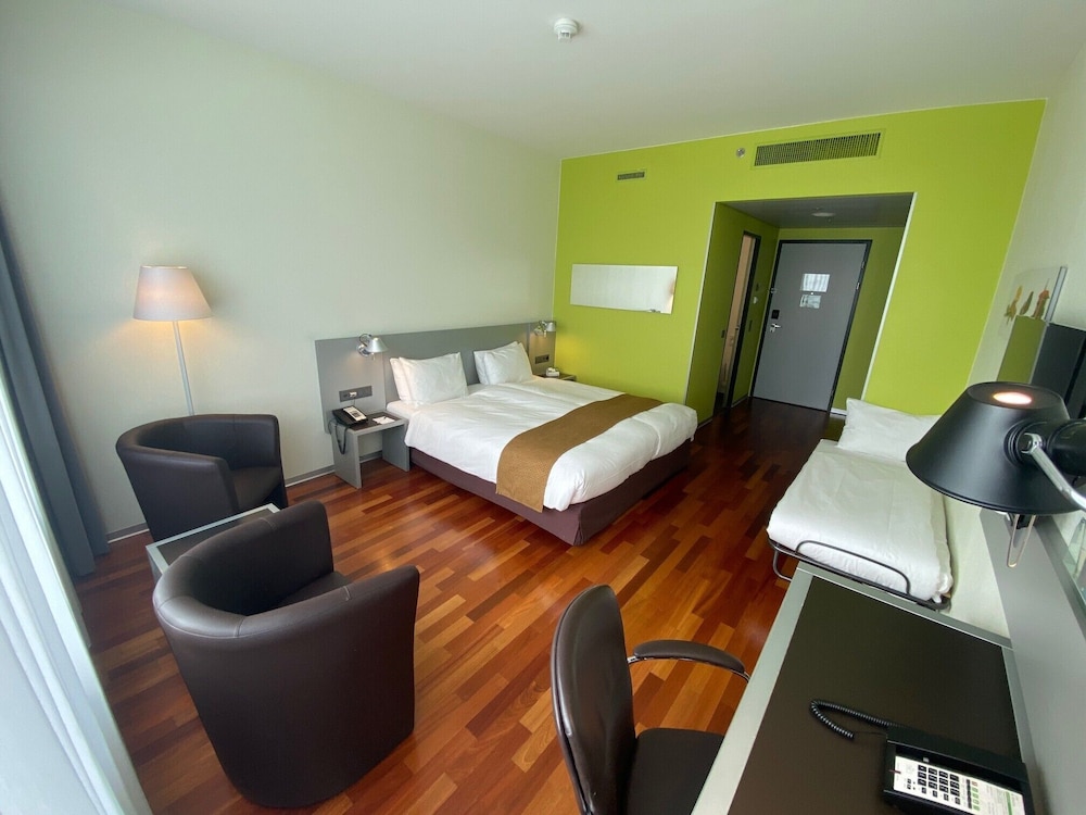 Holiday Inn Bern Westside 41/67