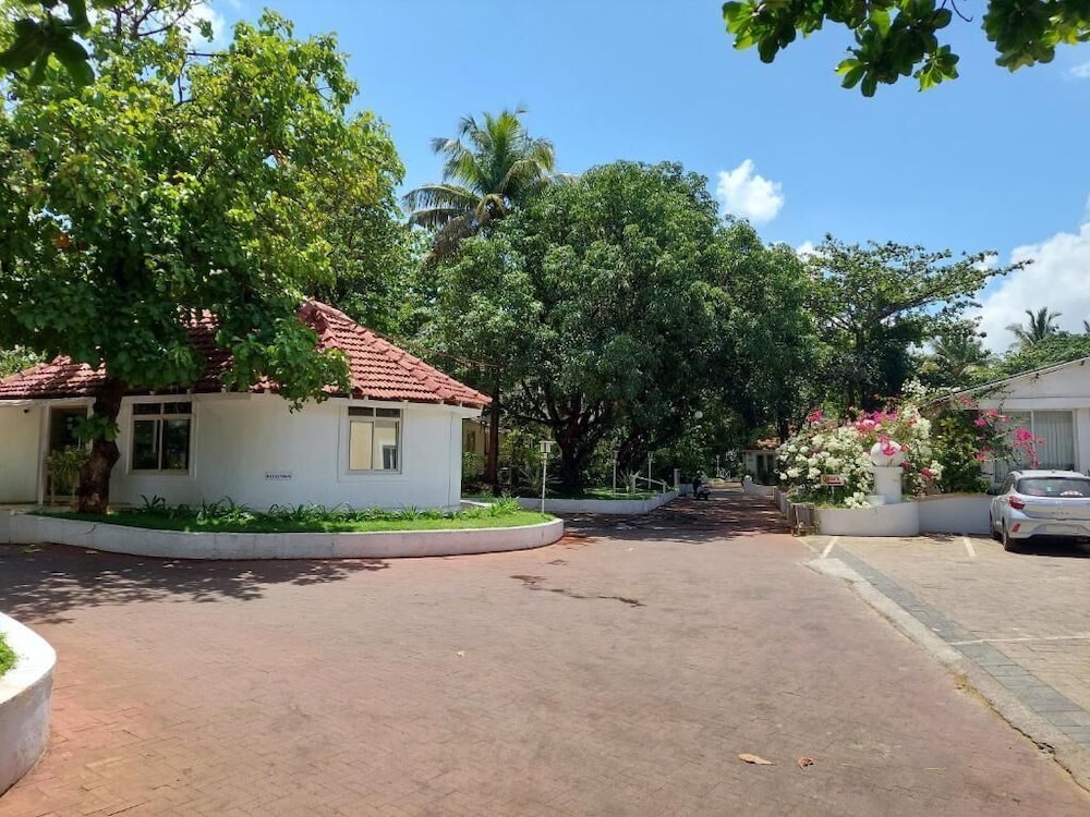 Angels Resort 38/44